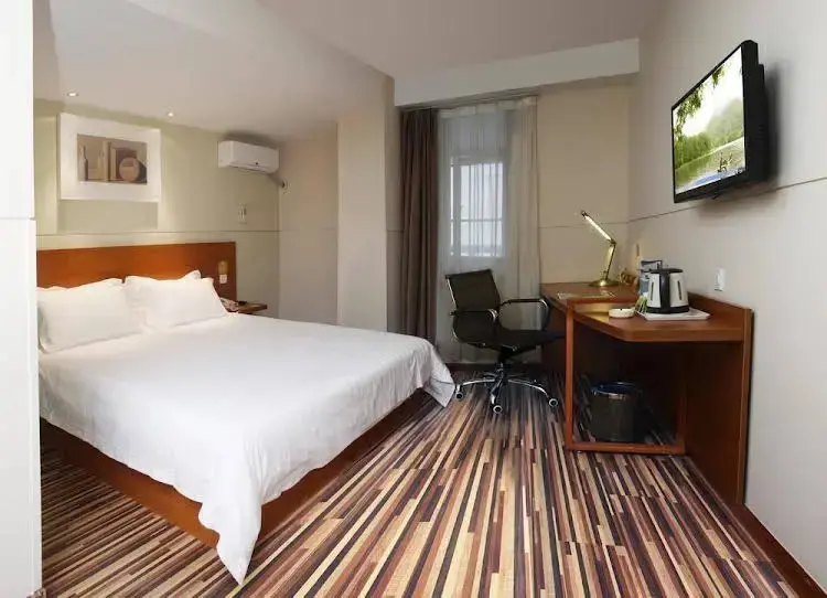Чэнду: Jinjiang Inn Select Chengdu Shuangliu International Airport