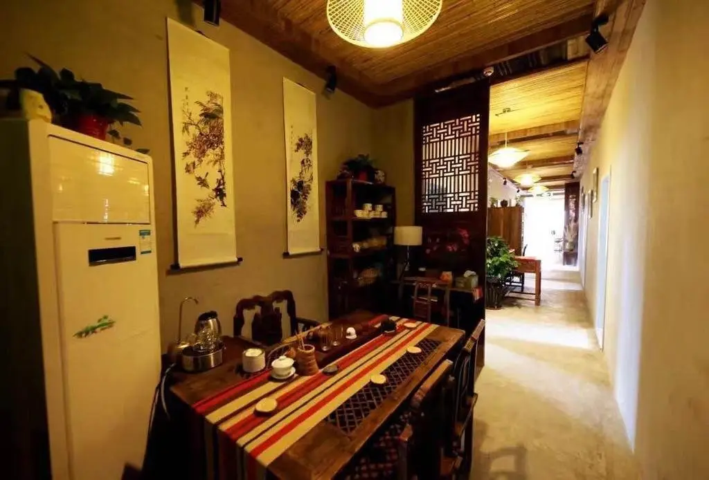 Хучжоу: BingHe Street Art Hostel