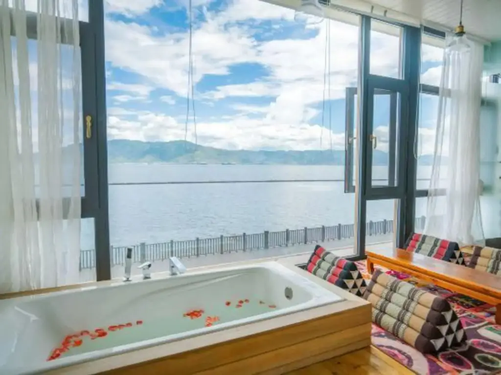 Дали: Dali Huayue Fanxing Sea View Inn