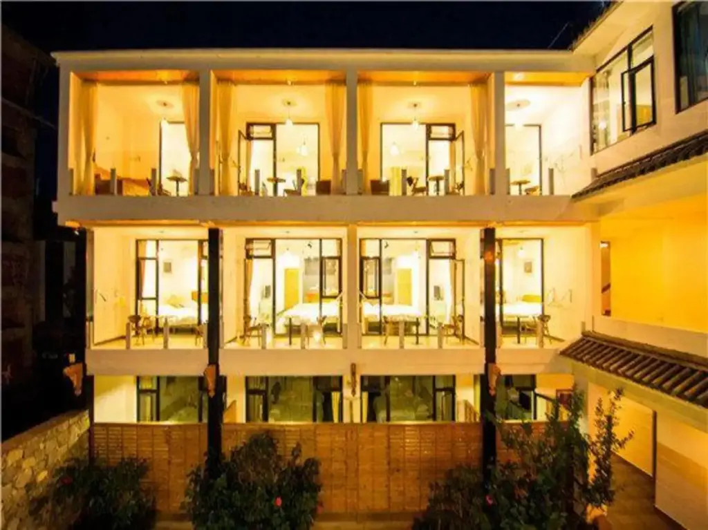 Дали: Dali Huayue Fanxing Sea View Inn