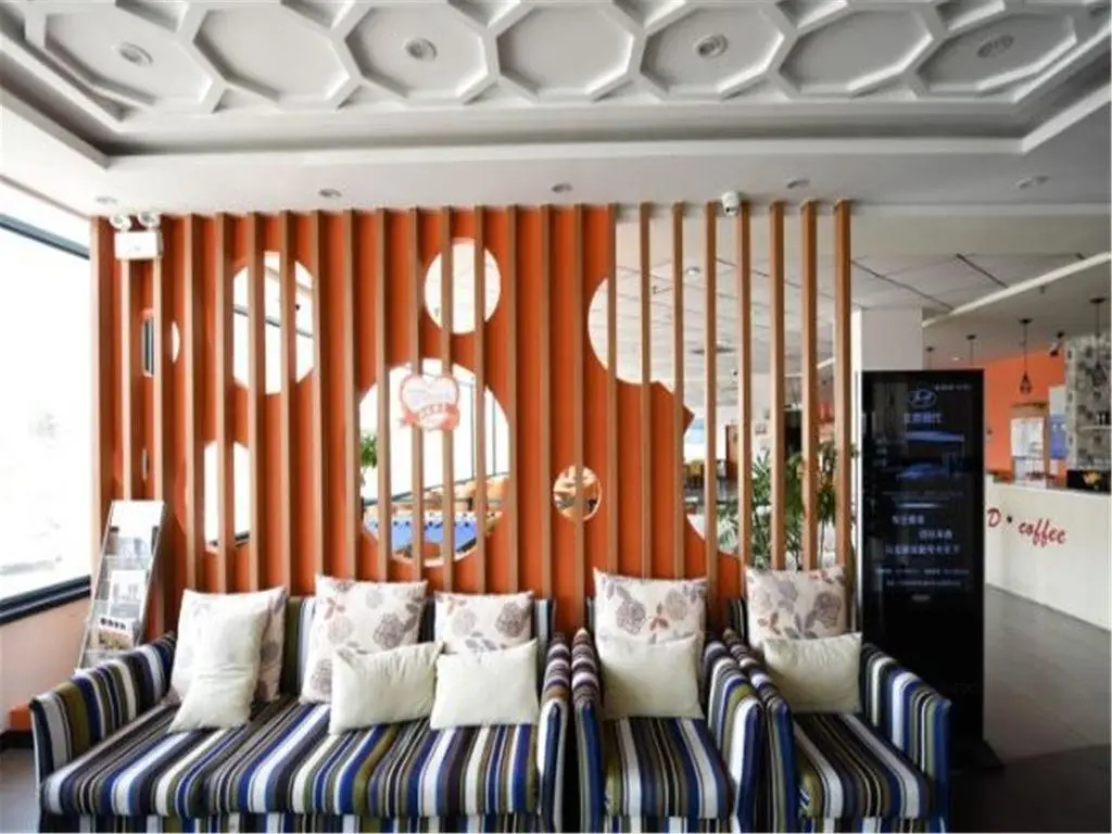Циндао: Motel Qingdao Licang Square