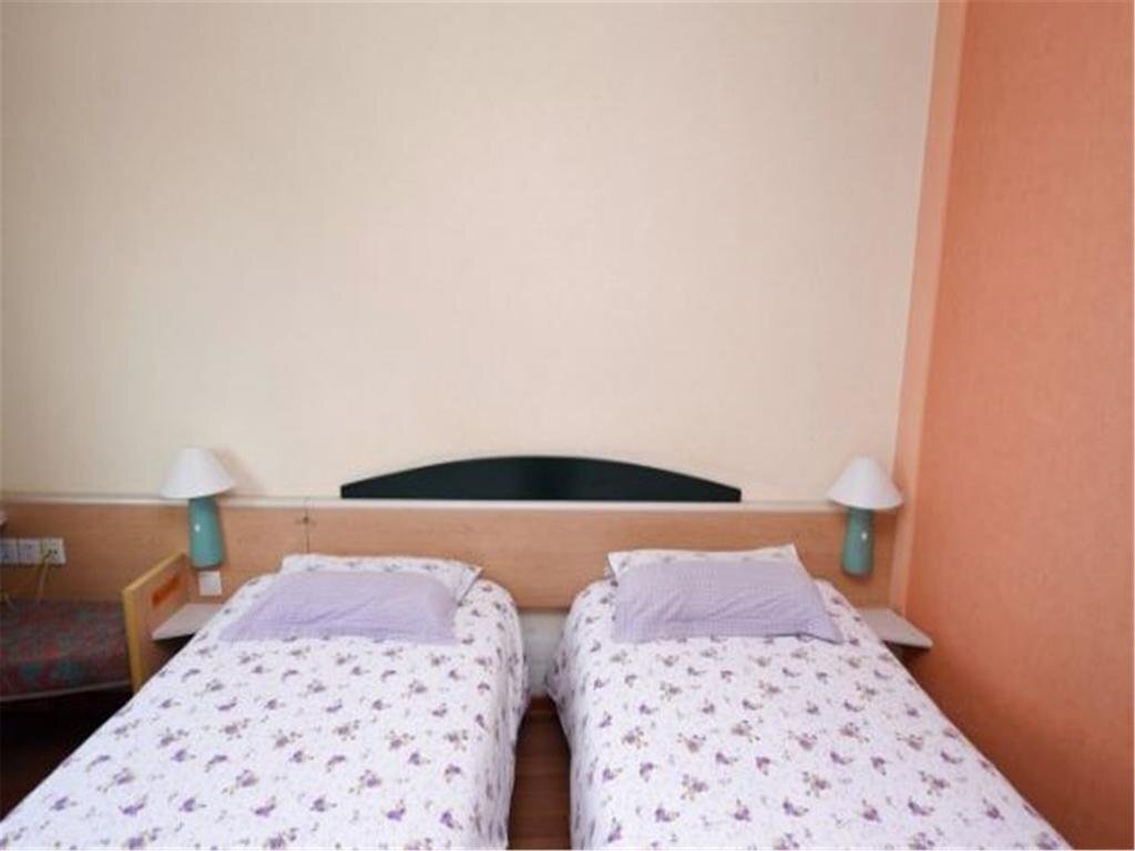 Циндао: Motel Qingdao Licang Square