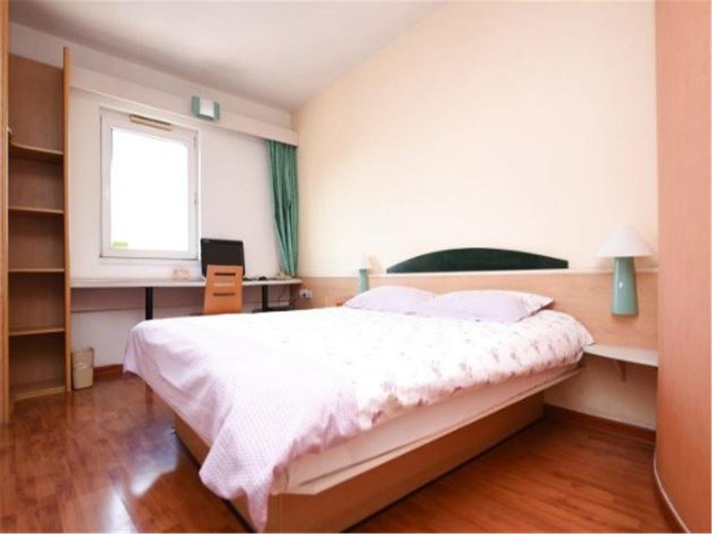 Циндао: Motel Qingdao Licang Square