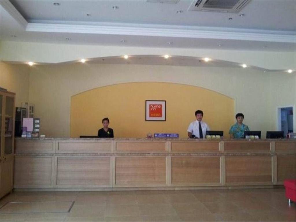 Циндао: Motel Qingdao Licang Square