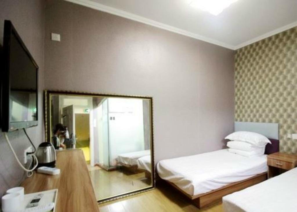 Циндао: Little Free Time Internationa Hostel Qingdao