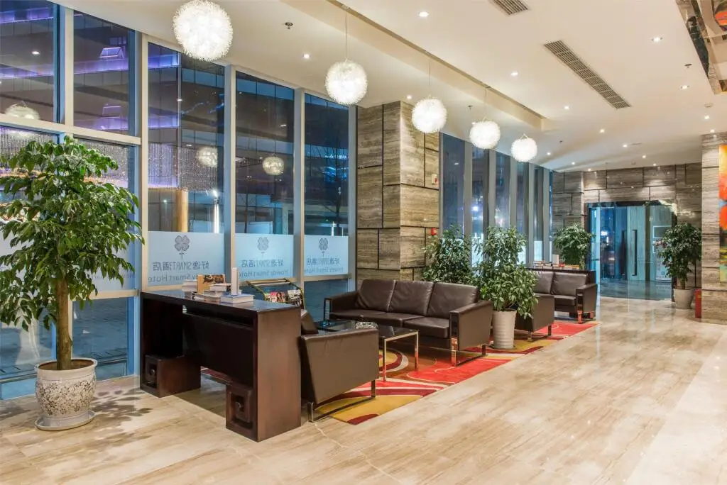 Чэнду: Howdy Smart Hotel Women Shoe City Branch