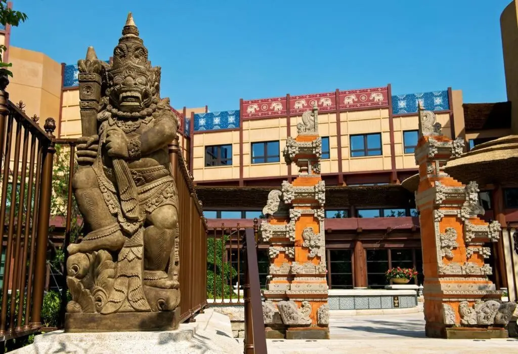 Гонконг: Disney Explorers Lodge