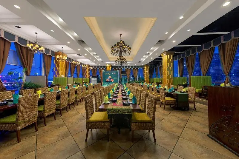 Чэнду: Holiday Inn Chengdu Century City Easttower & Westtower