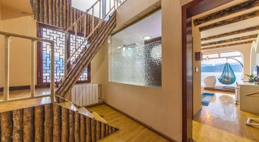 Лицзян: Lugu Lake Qingfengyang Resort Hotel