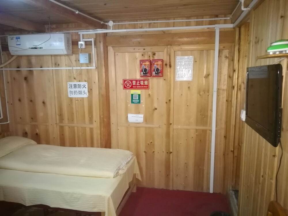 Леишан: Spring Orchid Youth Hotel