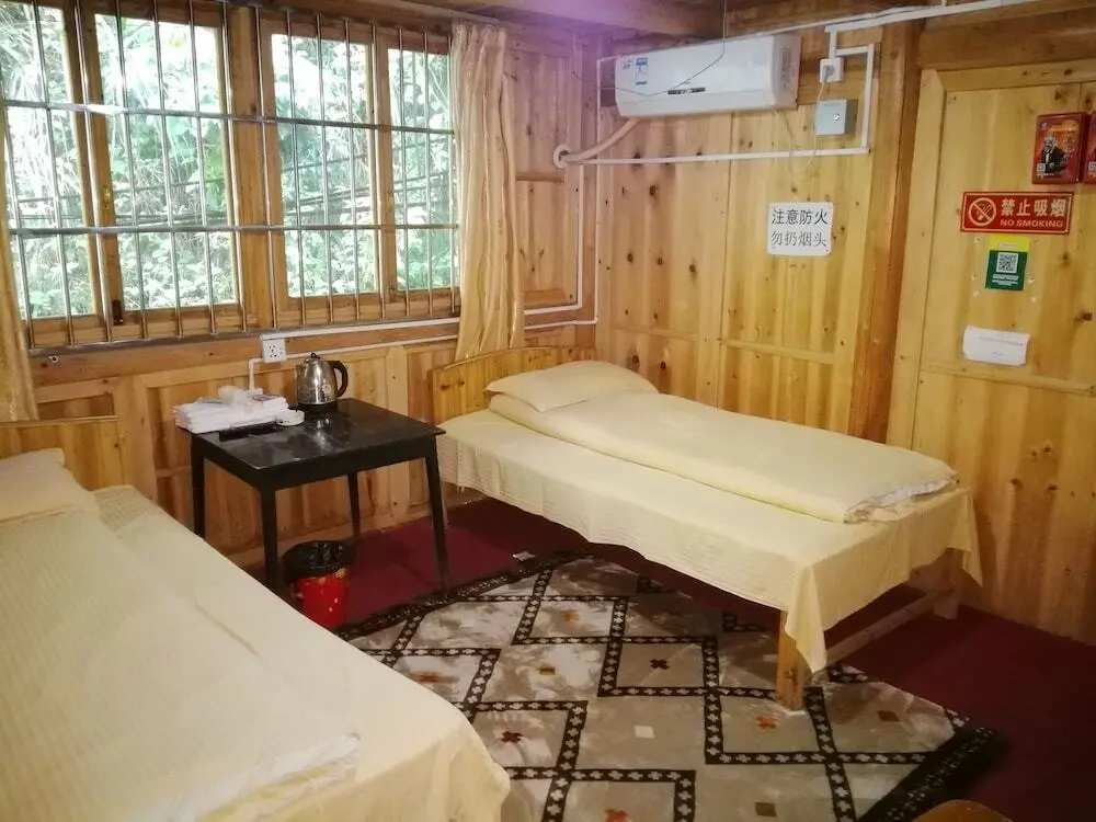 Леишан: Spring Orchid Youth Hotel