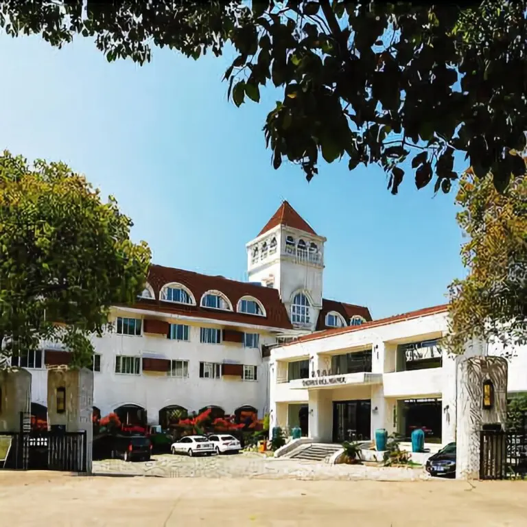 Цзясинь: Haiyan Nanbei Lake Jinniushan Manor