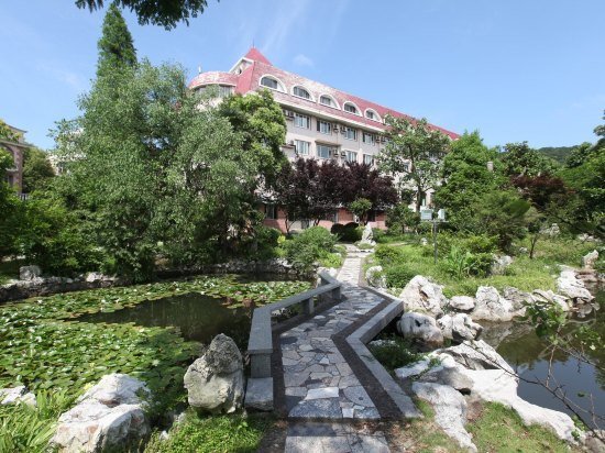 Цзясинь: Haiyan Nanbei Lake Jinniushan Manor