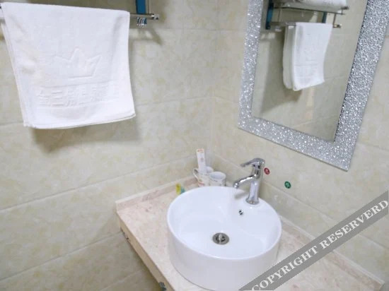 Кайфын: Jinsanjiao Hot Spring Hotel