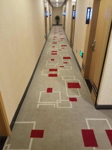 Thank Inn Plus Hotel Guizhou Qianxinan Xingyi Jushan Avenue — фото 1