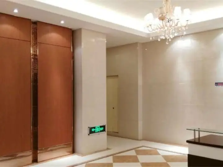 Шанхай: Lakefront Hotel