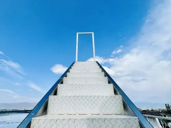 Дали: Hotel Du Temps Perdu