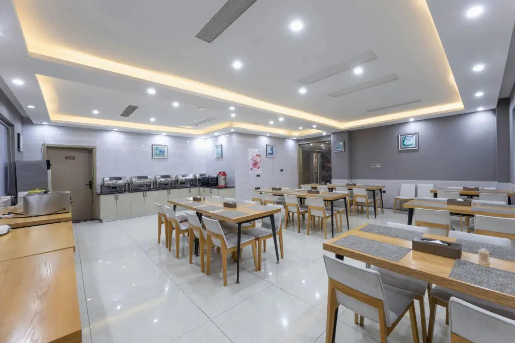 Цзясинь: GYA Hotel (Tongxiang Century Avenue)