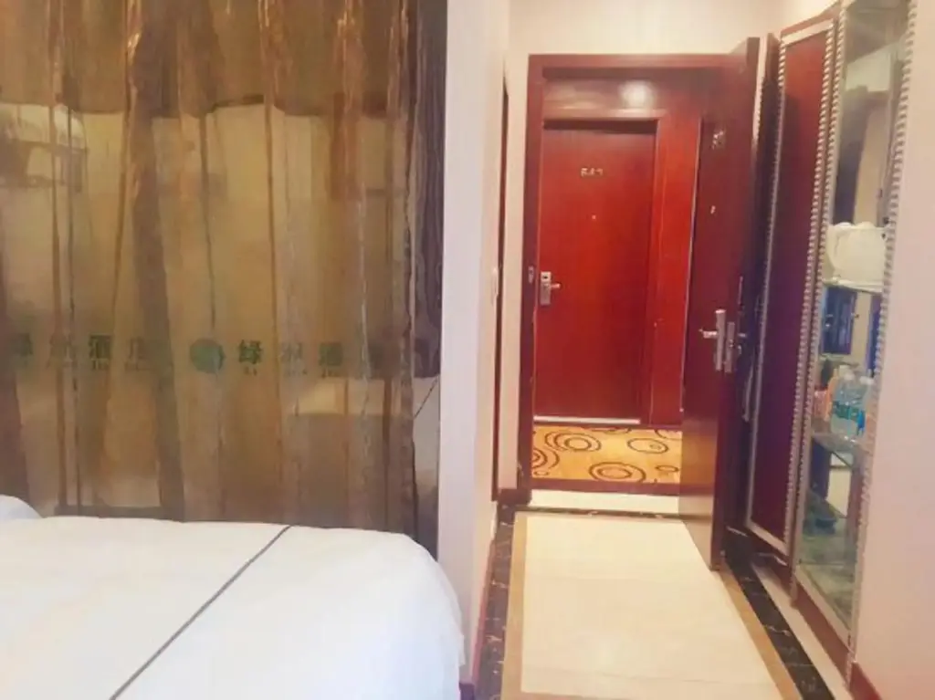 Мэйшань: Oasis Hotel (Meishan East Station)