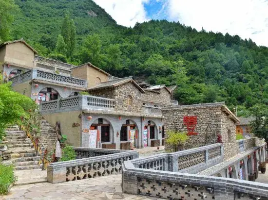 Mount Yunqiu Yaodong Courtyard — фото 1
