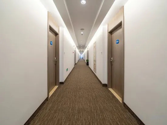 Шанхай: Geli Hotel (Shanghai Kangqiao Subway Station store, New International Expo Center )
