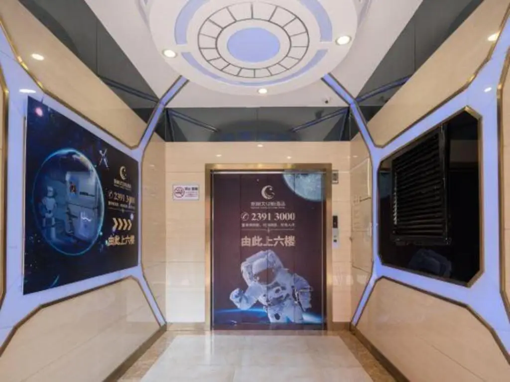 Шэньчжэнь: Shenzhen Xinchao Capsule Cabin Hotel