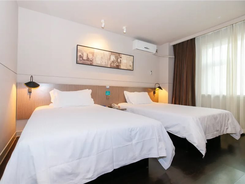 Тяньцзинь: Jinjiang Inn Select Hotel (Tianjin Tanggu Subway Station Zhongxin North Road)