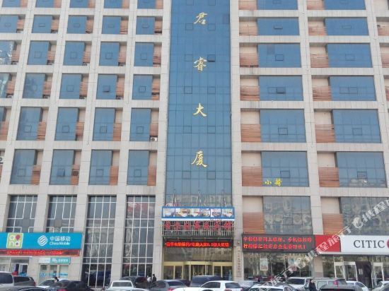 Дунъин: Hilton Business Hotel (Guangrao Sunwu Road Bus Station Junrui Building)