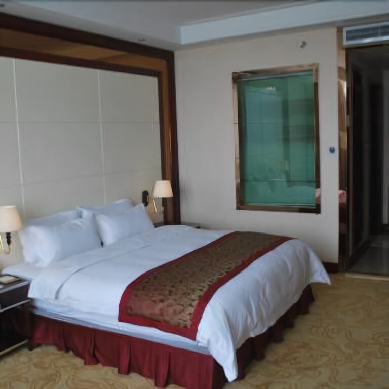 Чжэнчжоу: Longhu Hotel