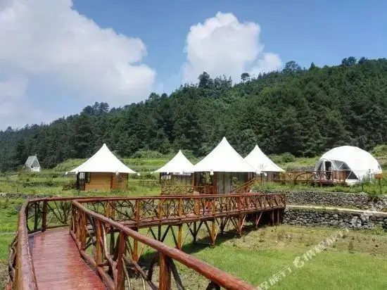 Чунцин: Huaba Rose Valley Tent Hotel