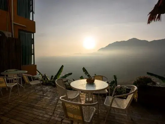 Хуанцаолинь: A place to watch the sunrise over the sea of clouds and terraces