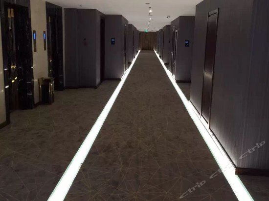Баодин: Zmax Hotel