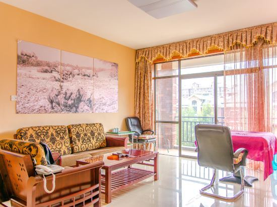Ню: Lhasa Ruyiju Inn