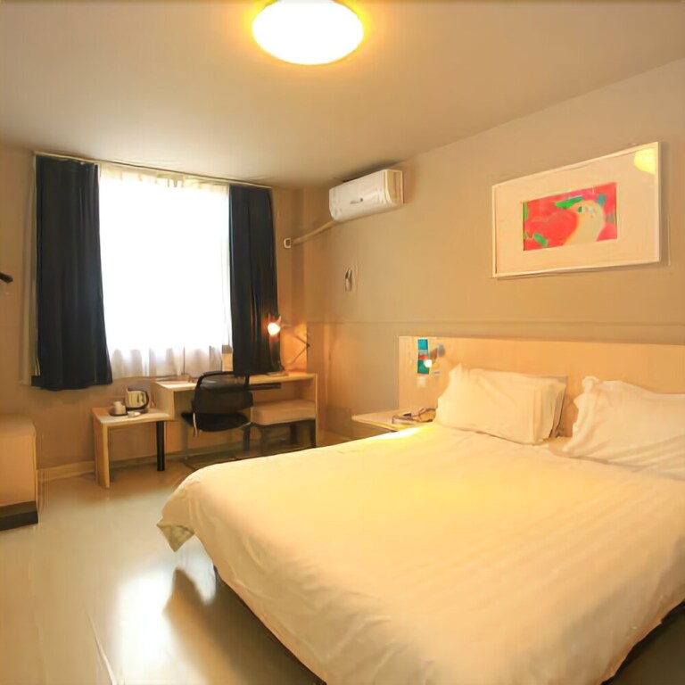 Чэнду: Jinjiang Inn Chengdu Chunxi Road Taiguli Hotel