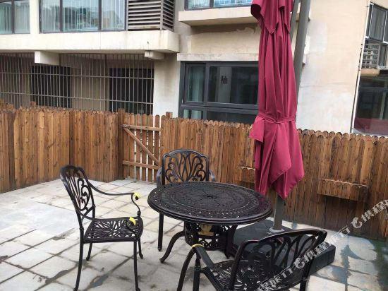 Пекин: 7 Days Inn Premium(Beijing South Gate of Communication University  and Shuangqiao Metro Station)