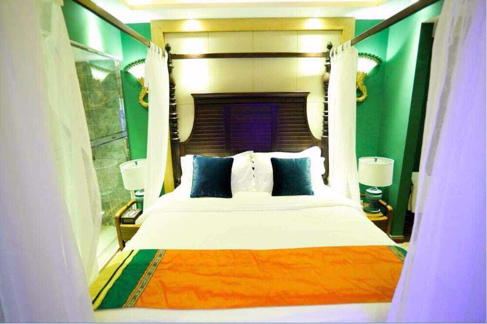 Санья: Tianelian Lovers Theme Hotel Sanya