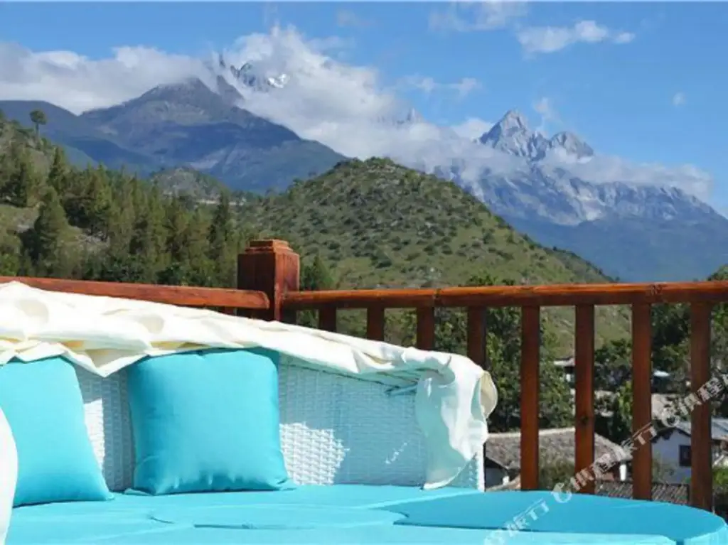 Manshan Caotang Snow Mountain Viewing Boutique Inn — фото 1