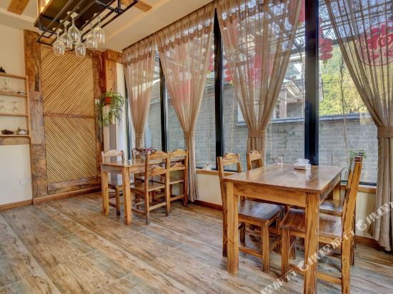 Хучжоу: Mogan Mountain Yunxi Jian Boutique Hostel