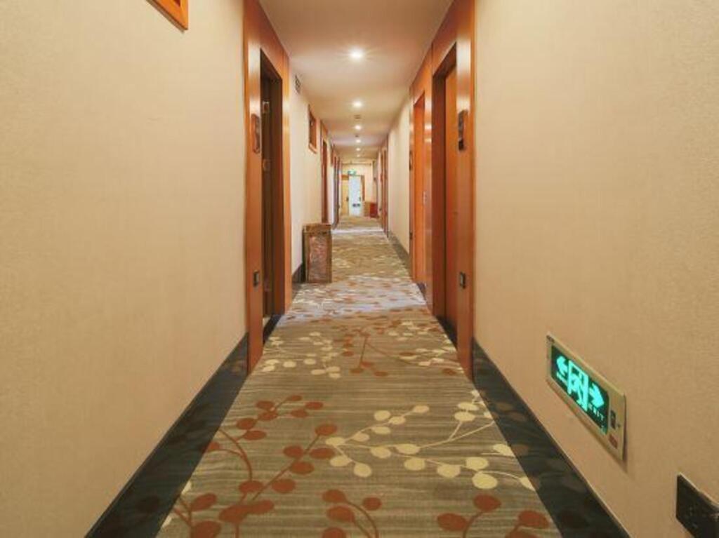 Пекин: Super 8 Hotel (Beijing South Railway Station Yongdingmen Outer Street)