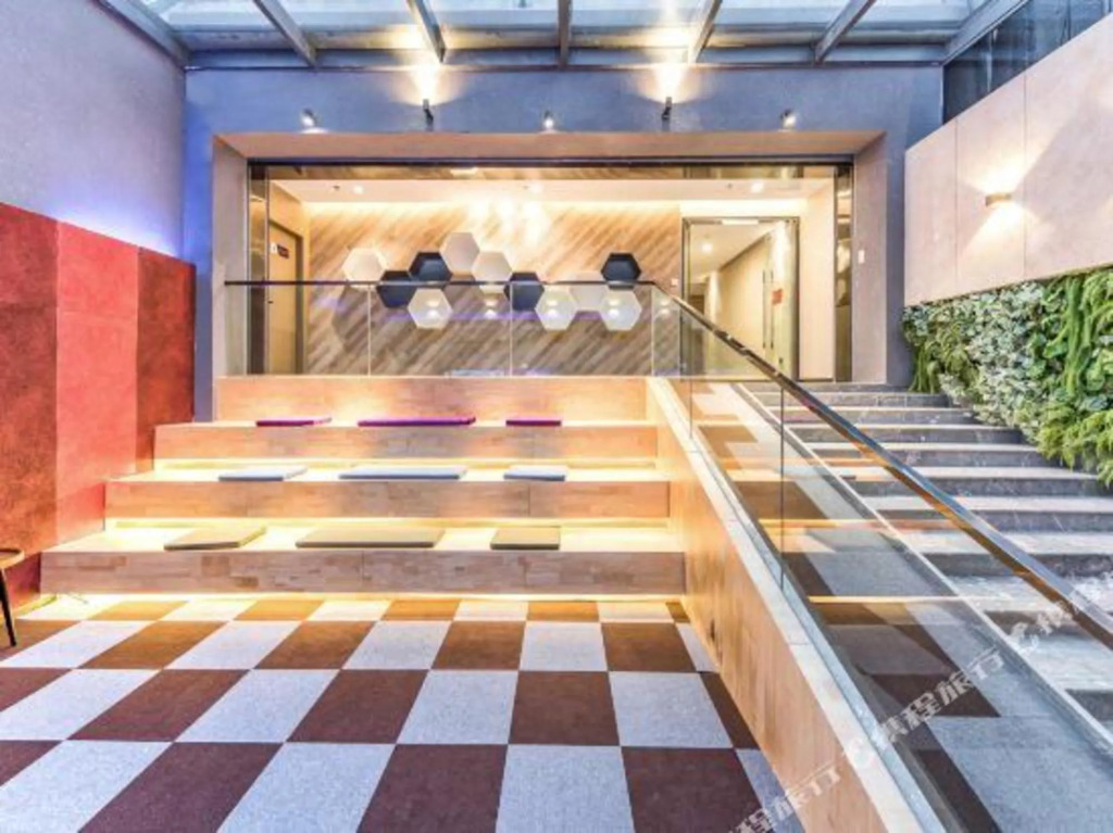 Earl Family Hotel (Huaihe Road Pedestrian Street Xiaoyaojin) — фото 1