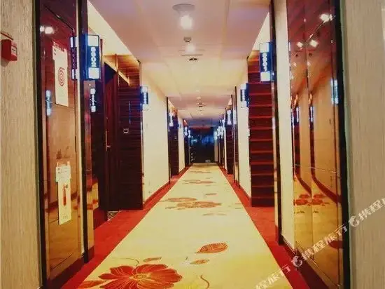 Хух-Хото: 呼和浩特唯特酒店(维多利摩尔城店)