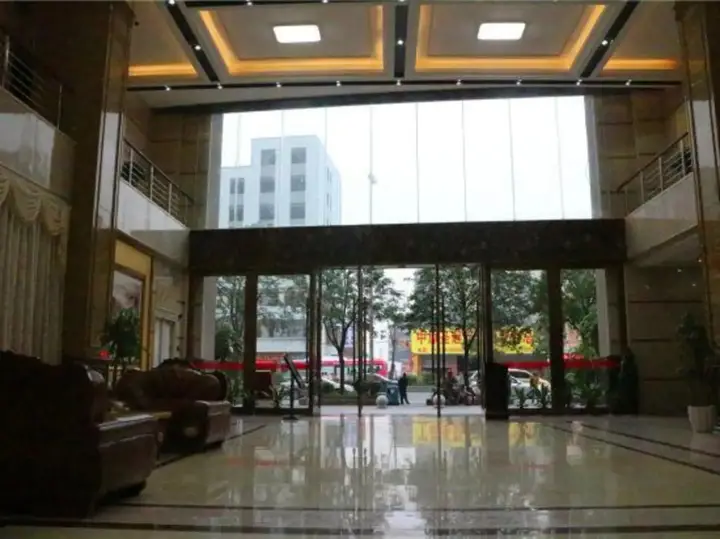 Фошань: Yuanquan Business Hotel (Foshan Railway Station)