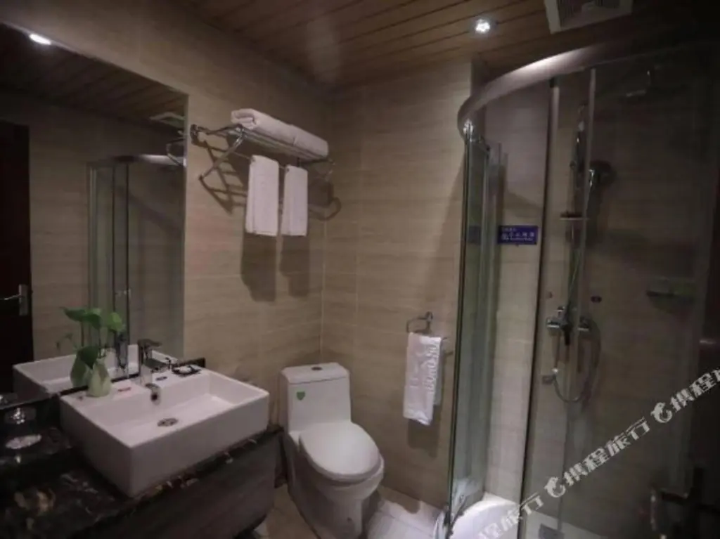 Бачжун: Donghua Hotel Bazhong