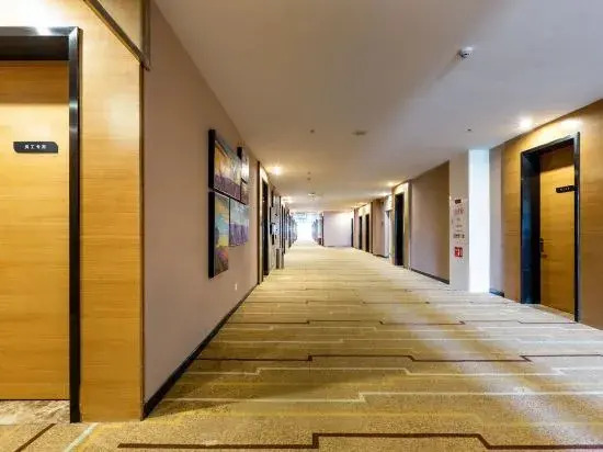 Гуйян: LiveCool-Hotel (GuiYangDongZhangYunYanWanDaGuangChangDian)