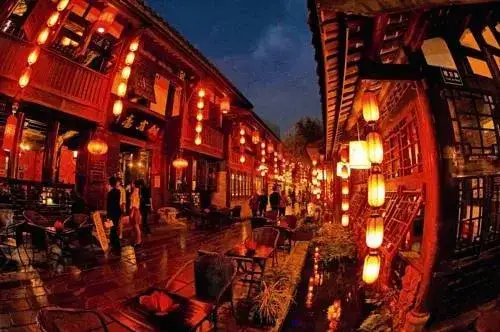 Чэнду: 成都凤翔雅居酒店
