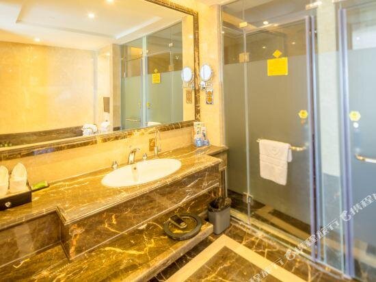 Чжаньцзян: Hua He International Hotel