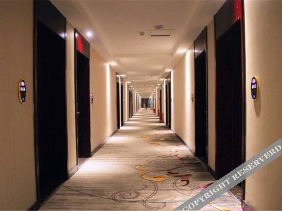 Кайфын: Zhongzhou Business Hotel