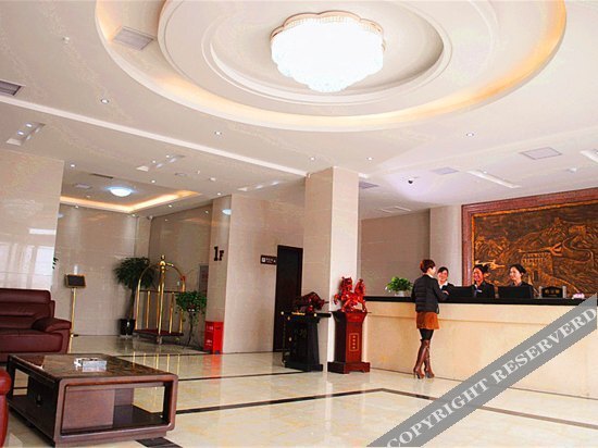 Кайфын: Zhongzhou Business Hotel