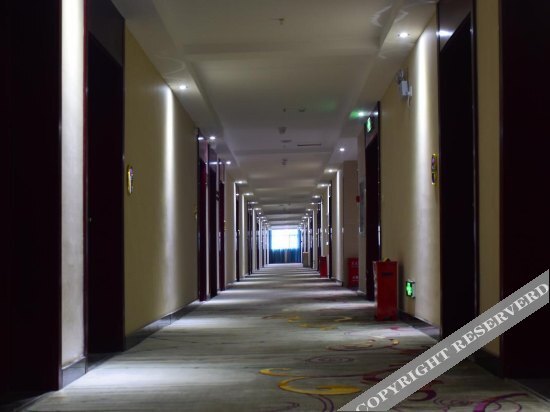 Кайфын: Zhongzhou Business Hotel