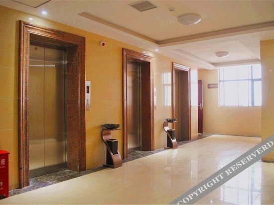 Кайфын: Zhongzhou Business Hotel